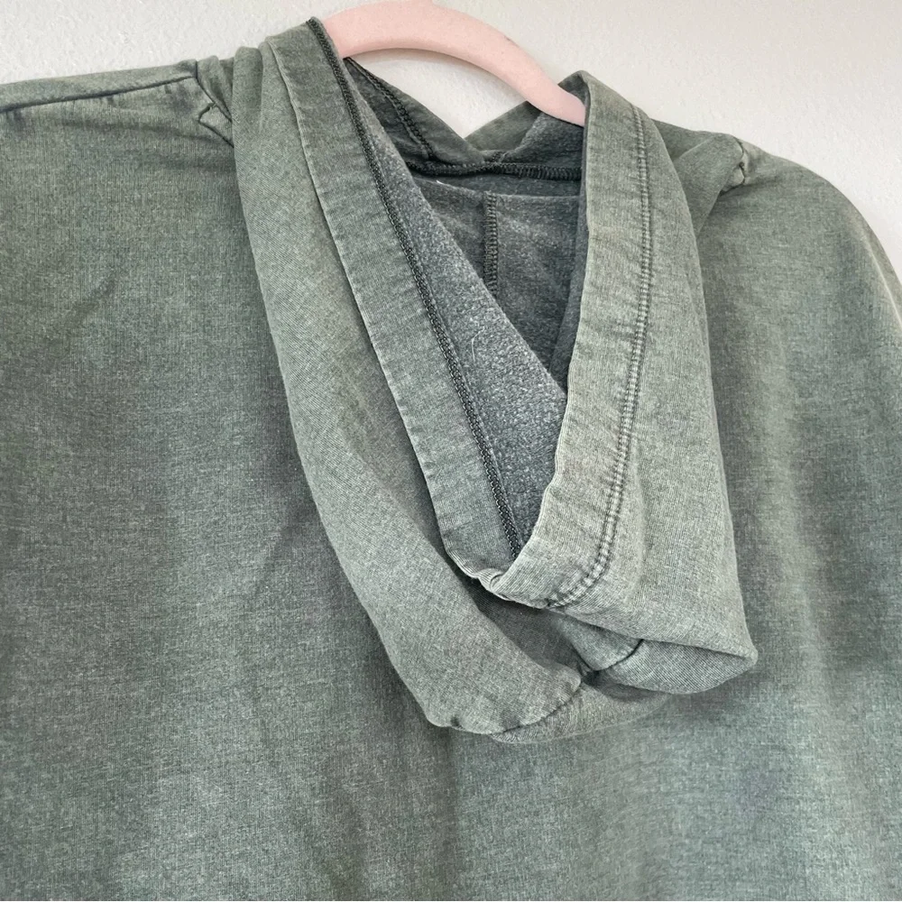 Z‎ By Zella Green Hoodie Crop Raw Edge Sweatshirt Womens Size Medium